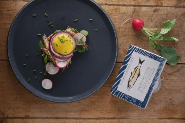 Brisling Nr. 1 Ostseesprotte mit Heidekraut und Kamille
