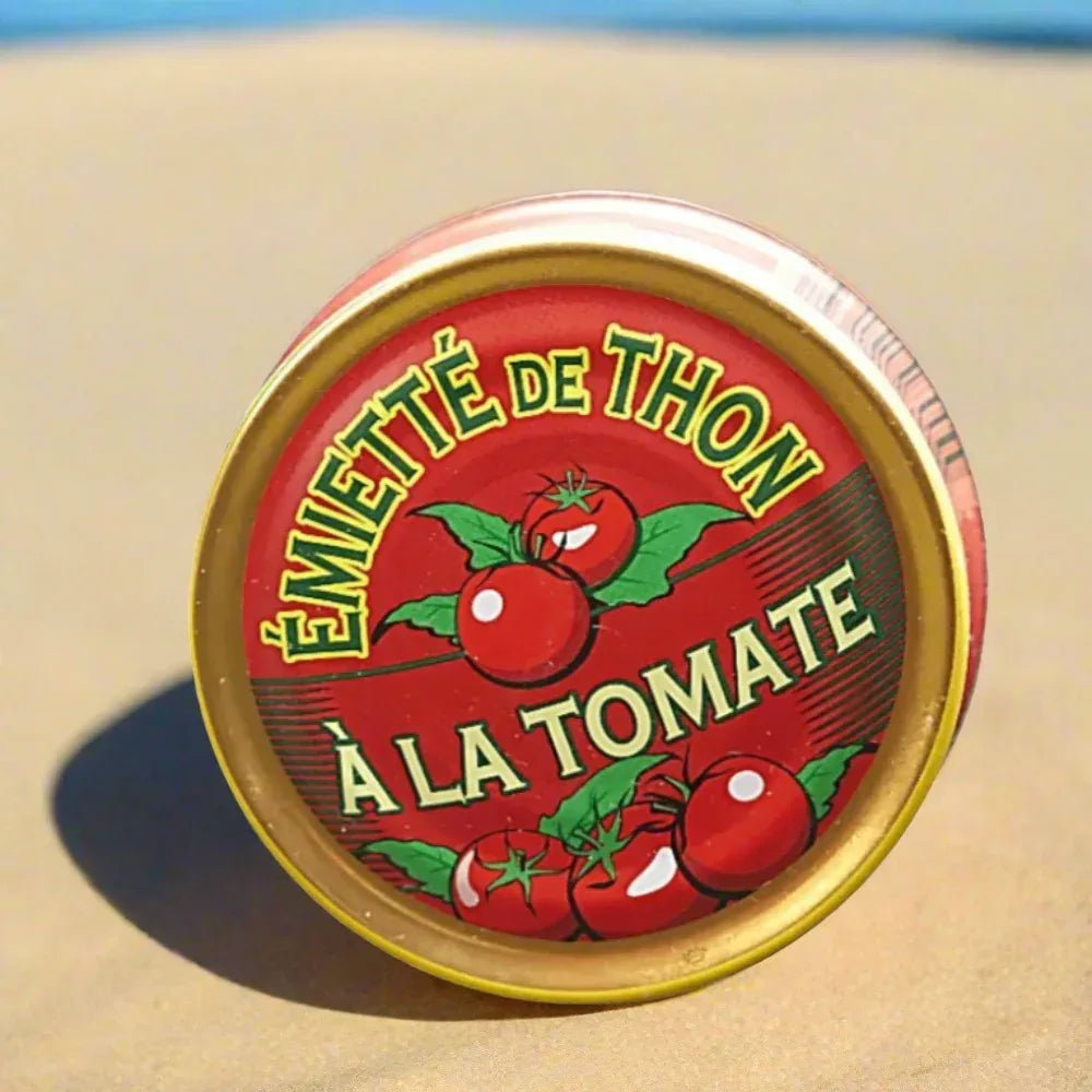 Émietté vom Thunfisch mit Tomate
