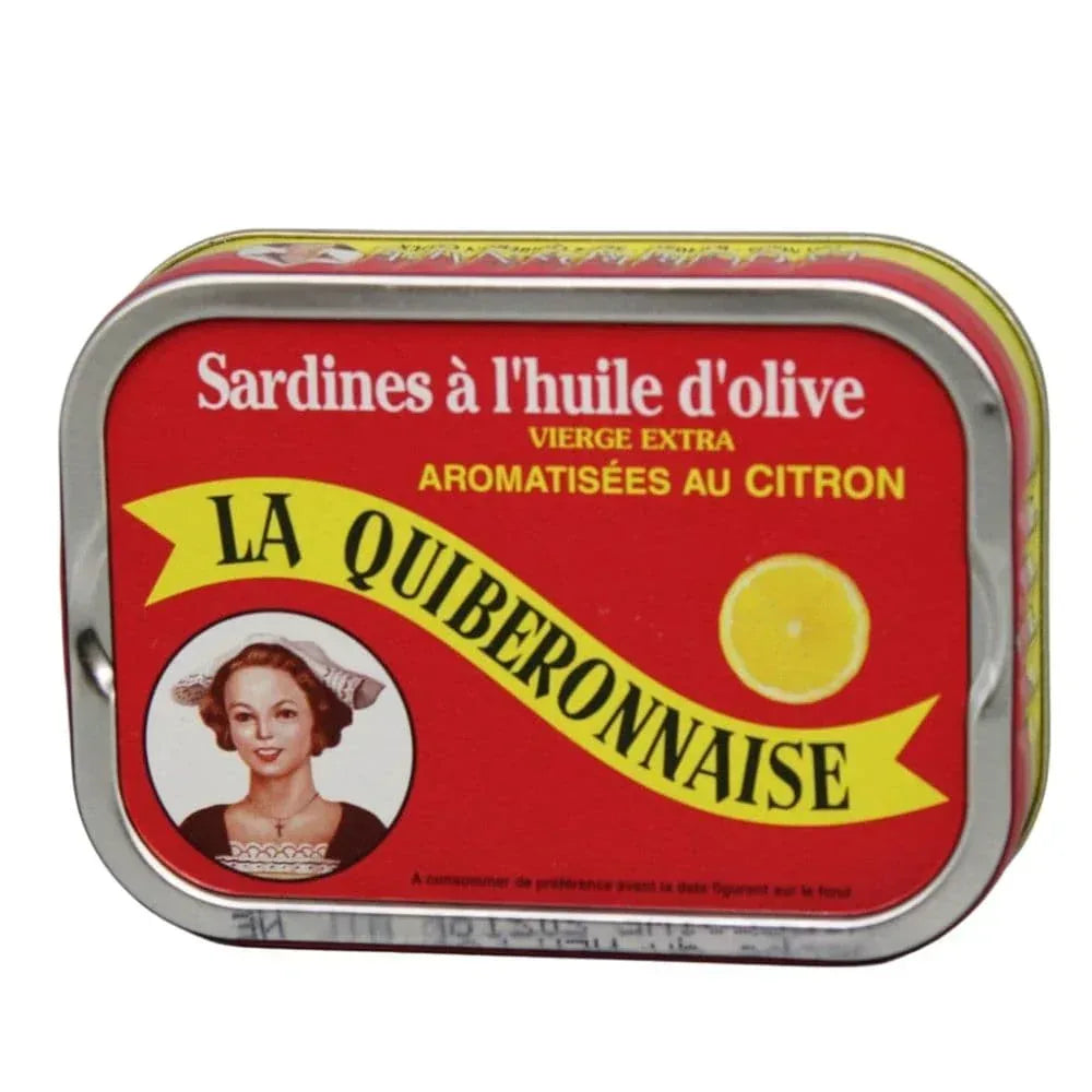 Klassische Sardinen in Olivenöl und Zitronen