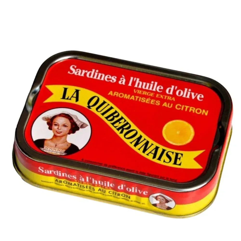 Klassische Sardinen in Olivenöl und Zitronen