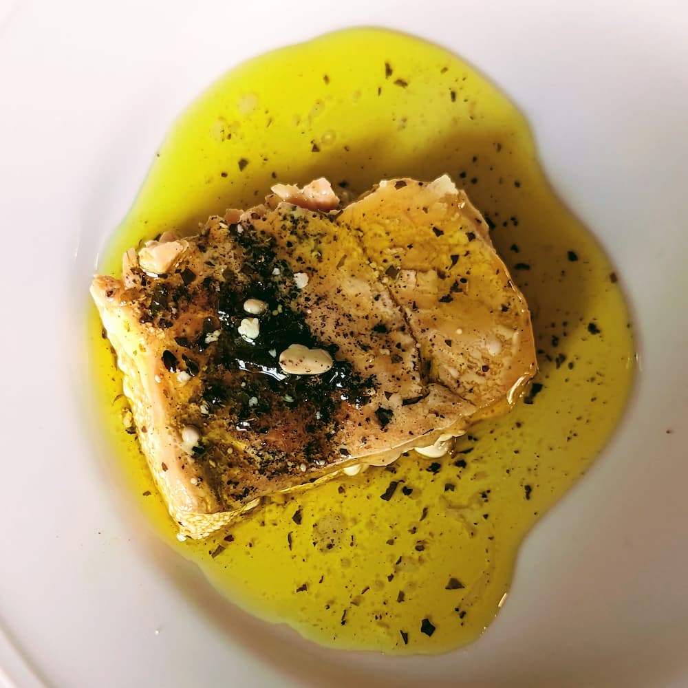 Lachs N°2 aus den Färöer Inseln, mit Sanddorn und Zitronenverbene