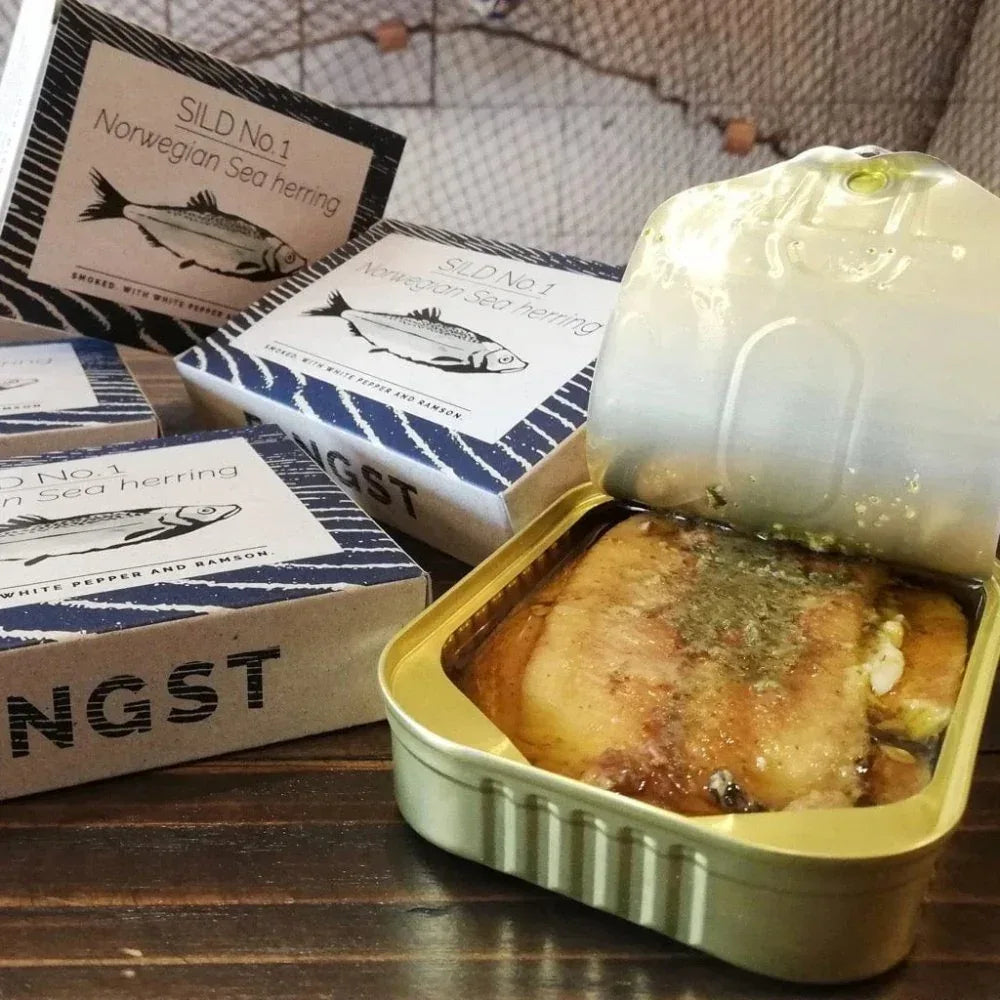 Norwegischer Seehering - geräuchert, mit weißem Pfeffer und Bärlauch.