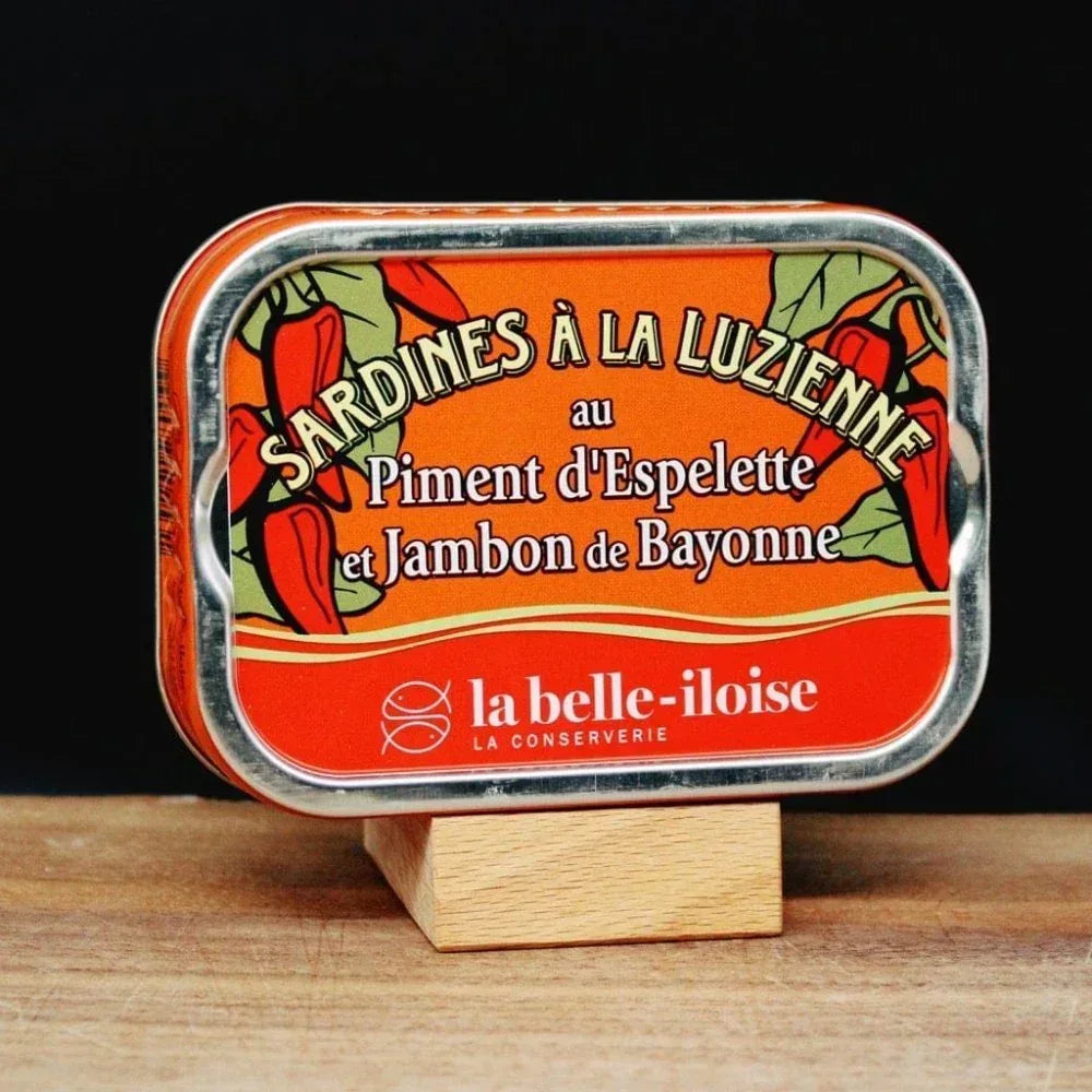 Sardines à la Luzienne (mit Tomate, Piment d'Espelette und Bayonner Schinken)